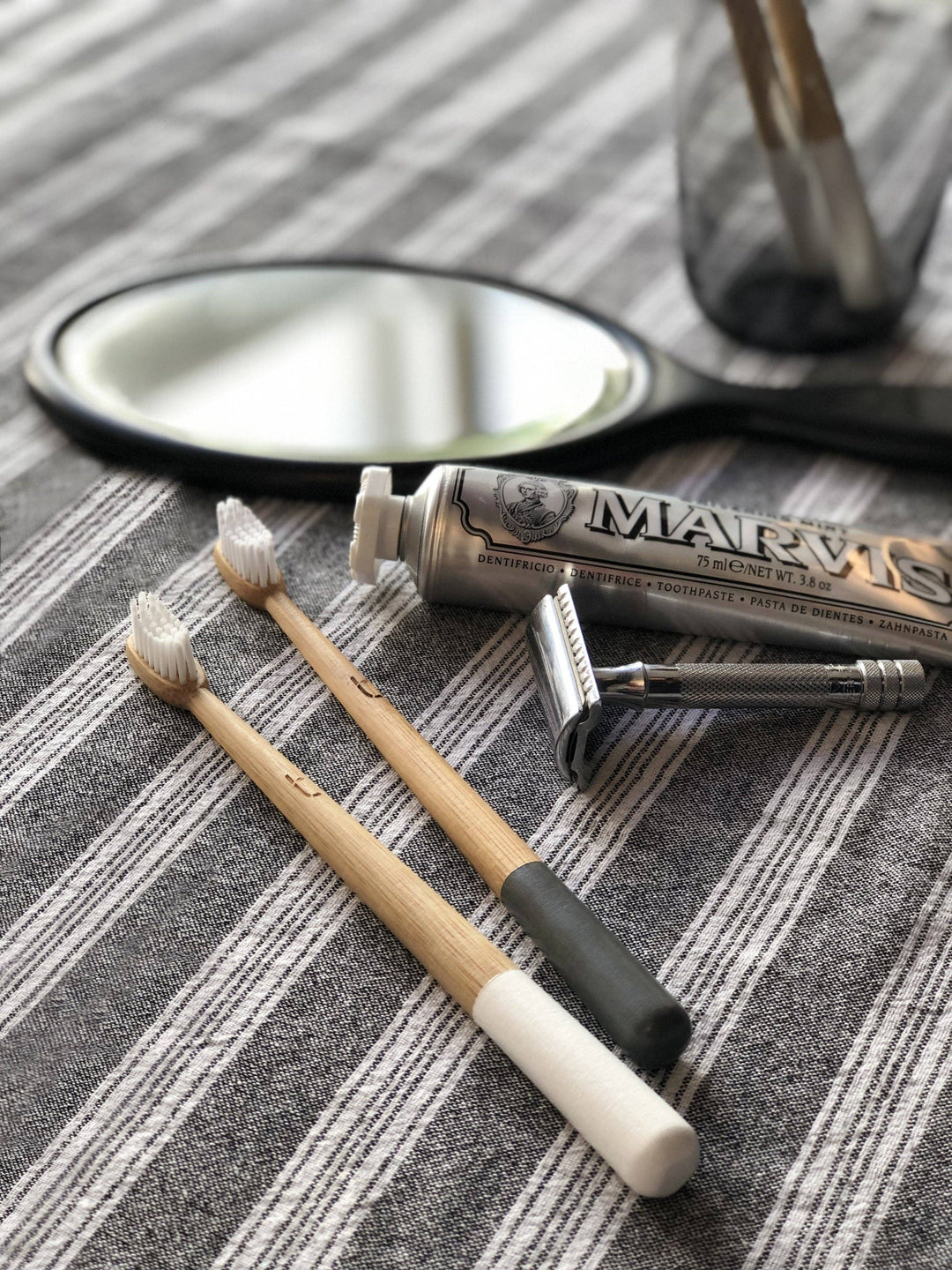STORM GREY TRUTHBRUSH WITH MEDIUM CASTOR OIL BRISTLES